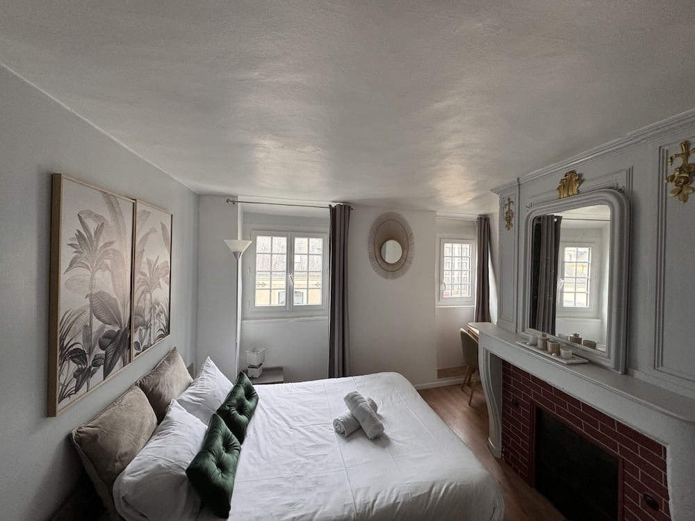 Villa in Le Mans Near Plantagenet City