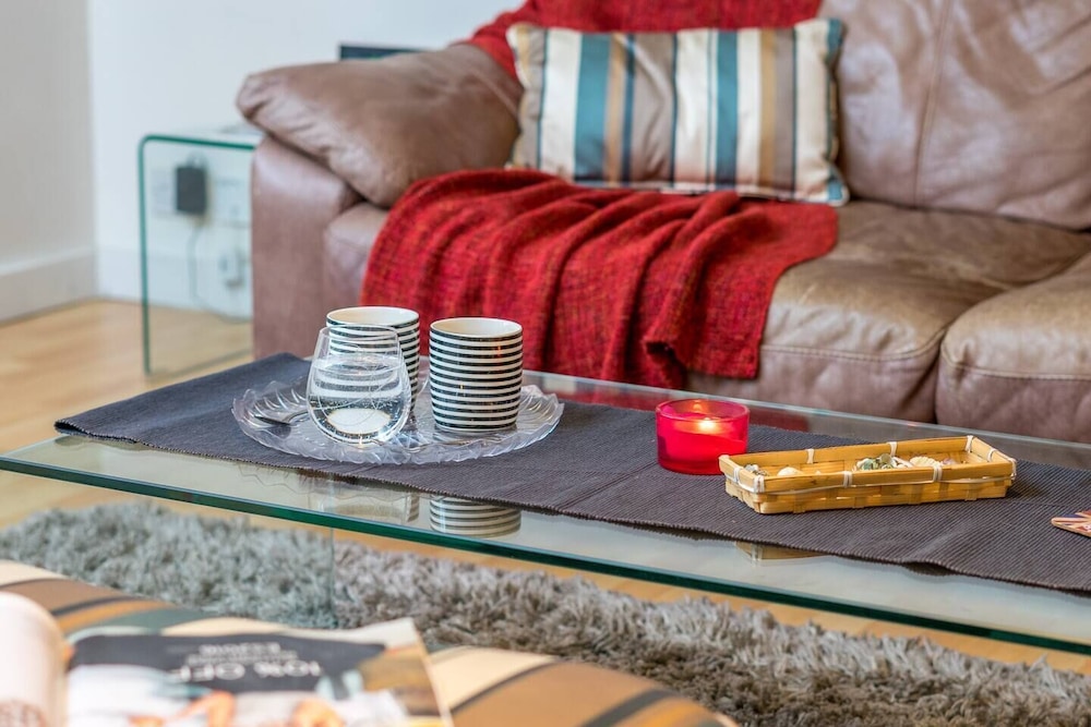 JOIVY 2-bed flat near Notting Hill
