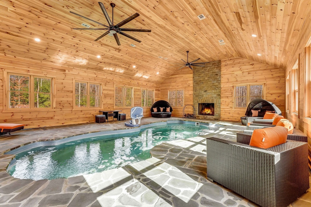 Grand Timber by Avantstay Indoor Pool Sauna Sports Court Game Room More