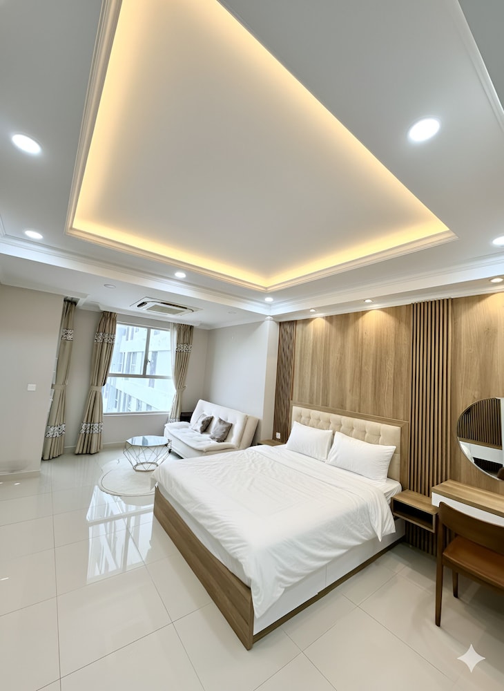Sunrise High Floor Pool Ben Thanh Gym