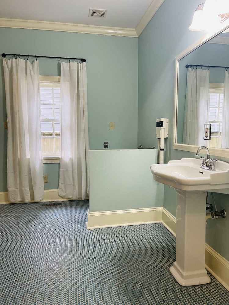 Columbus Vacations - Rothschild-Pound House Inn - Property Image 13