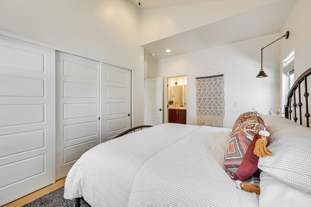 Payson Vacations - 'pineberry Modern' Luxury Home w/ Panoramic Views! - Property Image 3