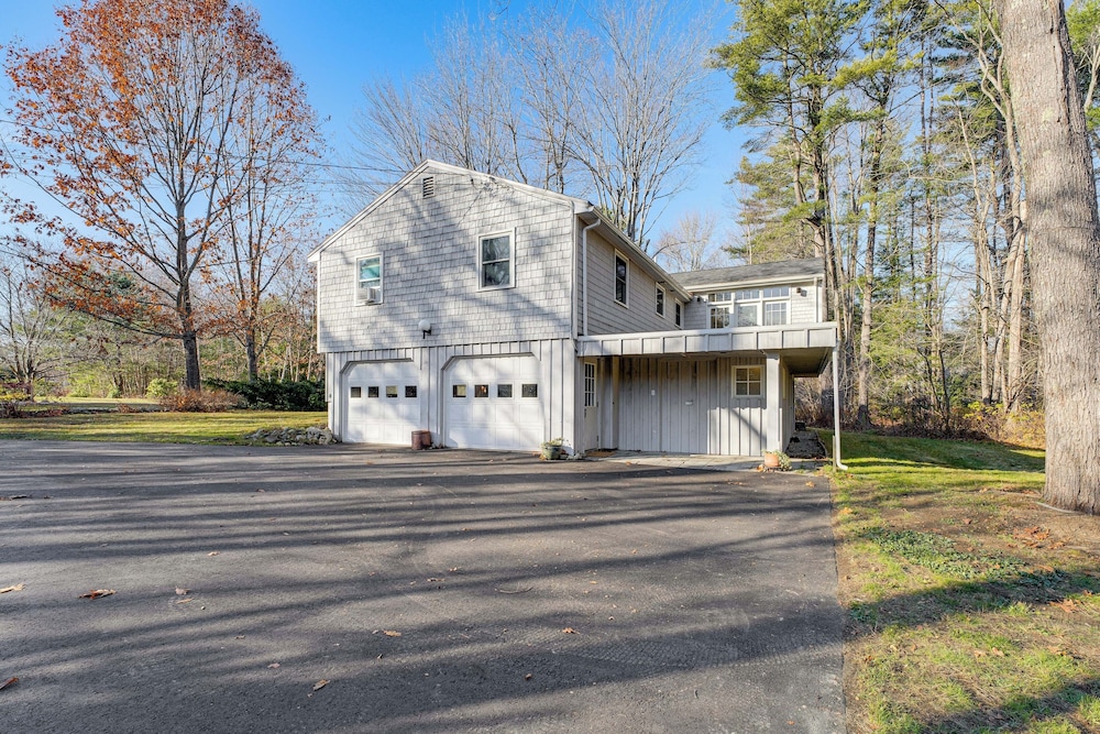 1 Mi to Maine Street! Mcm-style Home in Brunswick