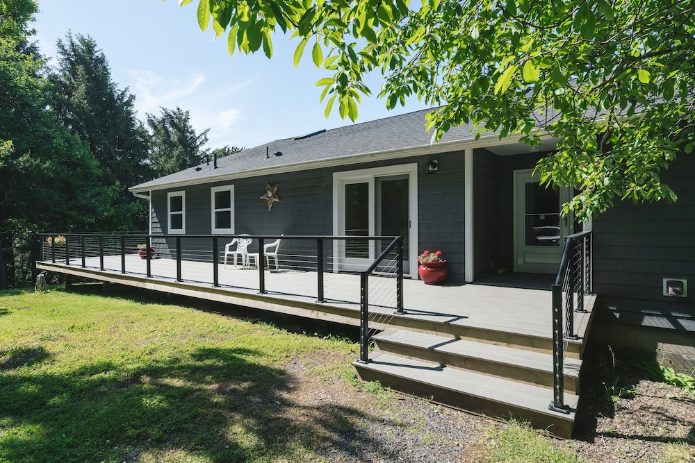 Anchor's Retreat by Avantstay Gorgeous Clift Top Views w/ Incredible Patio view 3