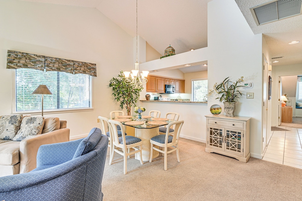 Unwind Poolside & Walk to Ocean! Myrtle Beach Unit