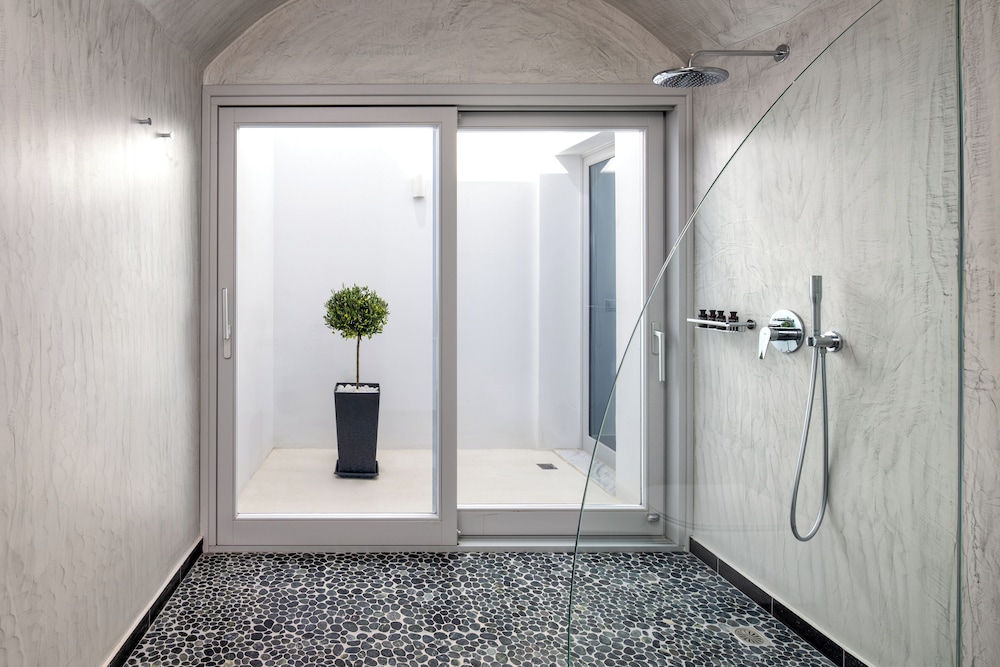 Felicity Cave Suites - Santorini