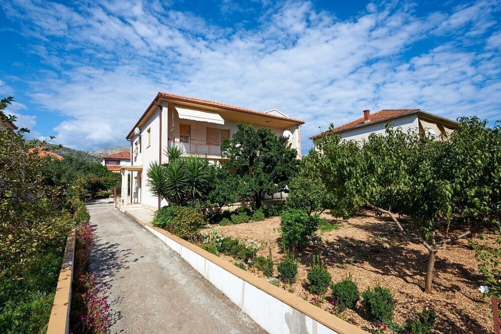 Ivo - With Garden - A1 view 4