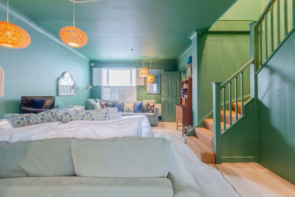 3 Bed House, Sleeps 8 - Near St Pancras