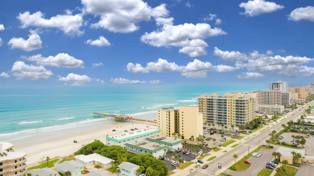 Sweet Sunrise Oceanfront Condo w Pool Hot Tub