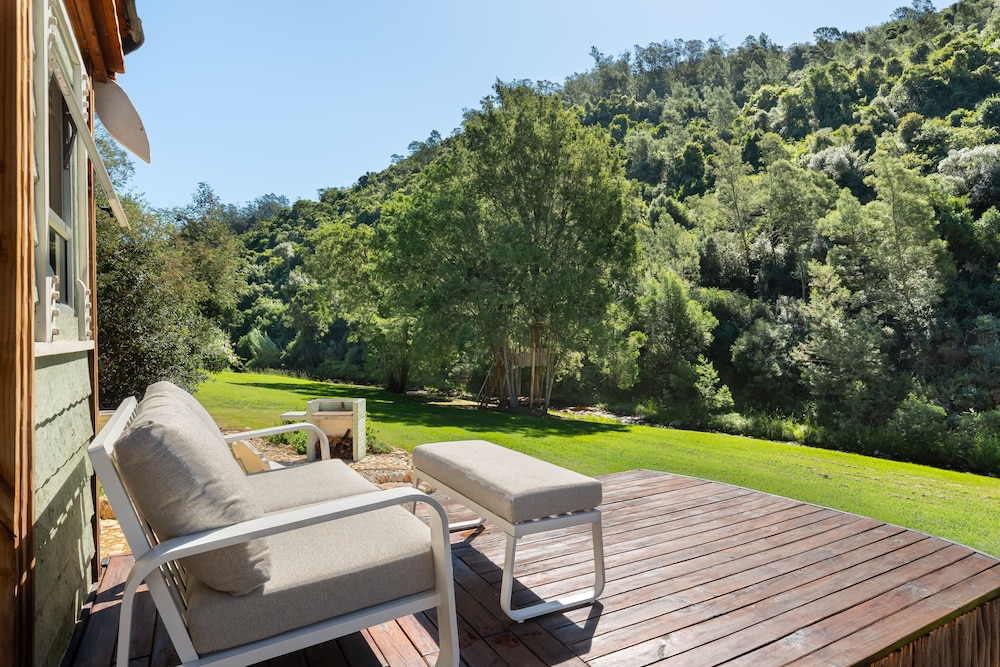 Amazing Riverside Retreat With Hot Tub & Ecopool