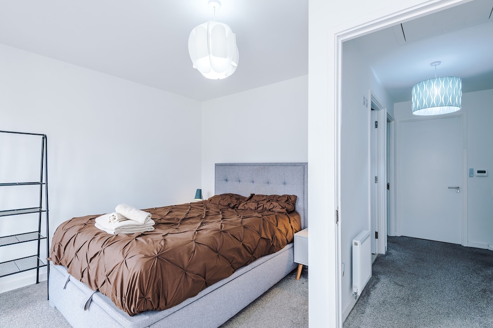 Luxury 2br in Salford, Slps 6, Wifi, Parking & ps5