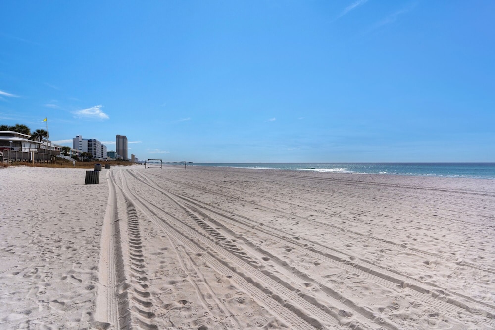 Sand Castles West A4: Steps to Beach, Pools, Private Balcony & More!