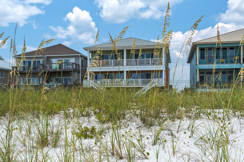Sea Side 4 Bedroom Townhouse by RedAwning