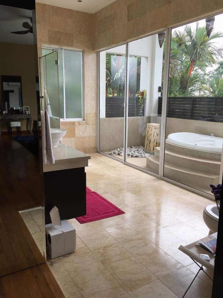 Penang Luxury Seaside Holiday Villa photo 4
