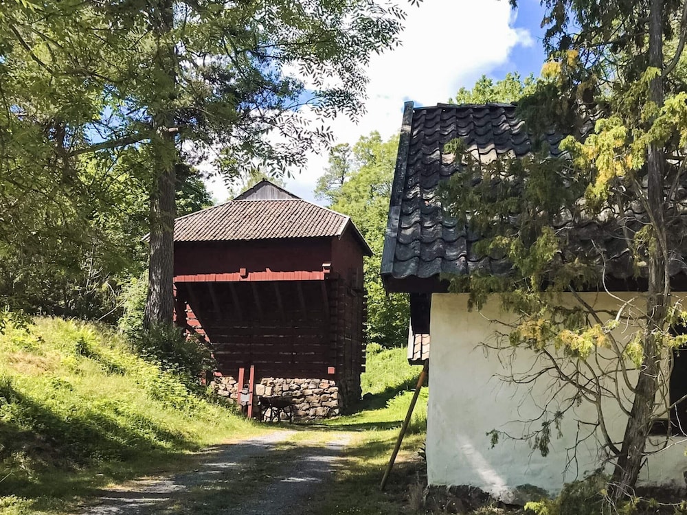 Scenic Lakeside Home Near Askersund
