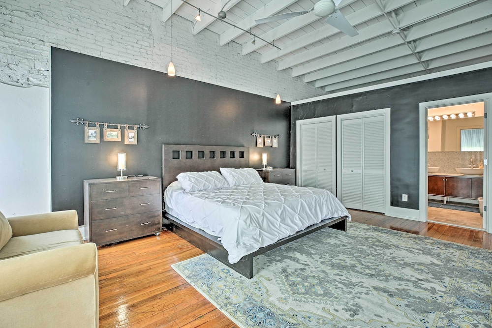 Nulu Art District Loft: Walk to Dtwn Distilleries!