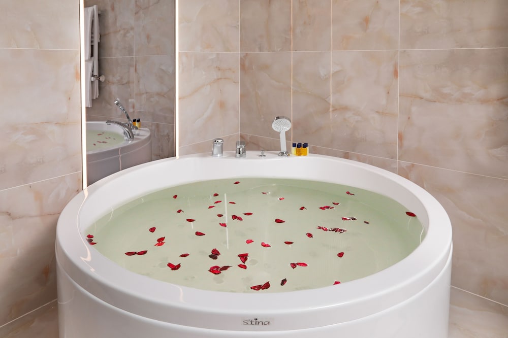 Gatto Suites & Residence