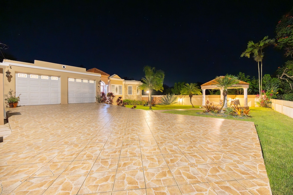 Big vacational house in Isabela