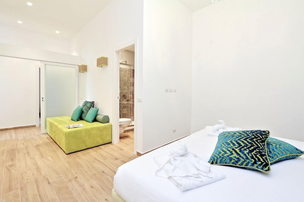 Rm-h501-pale6h3 Monti Apartments - M12