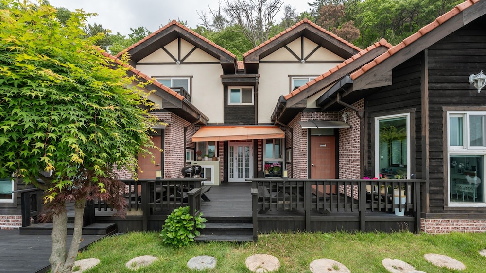 Geoje Yeoul Pet-friendly Pension