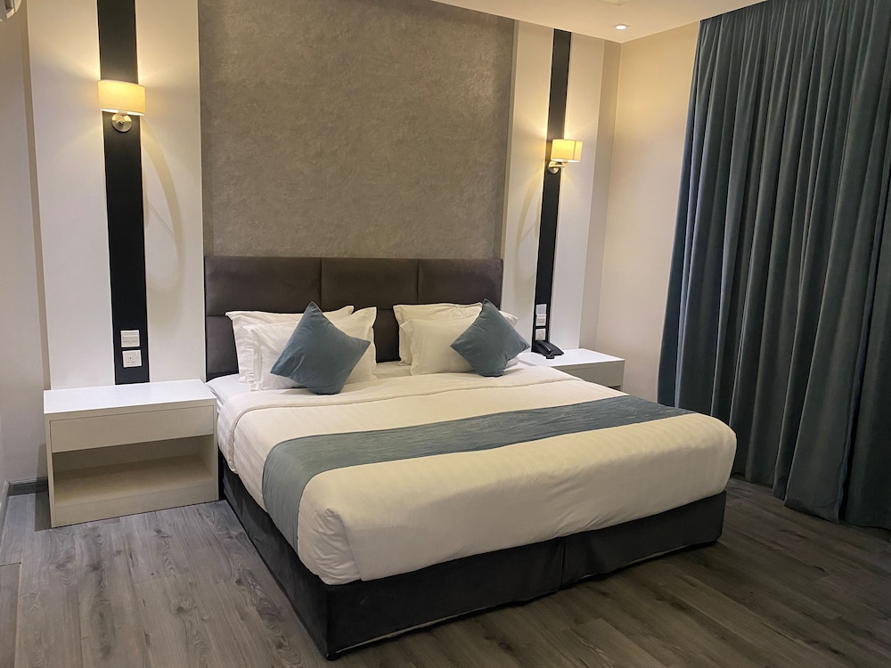 Lian Park Hotel