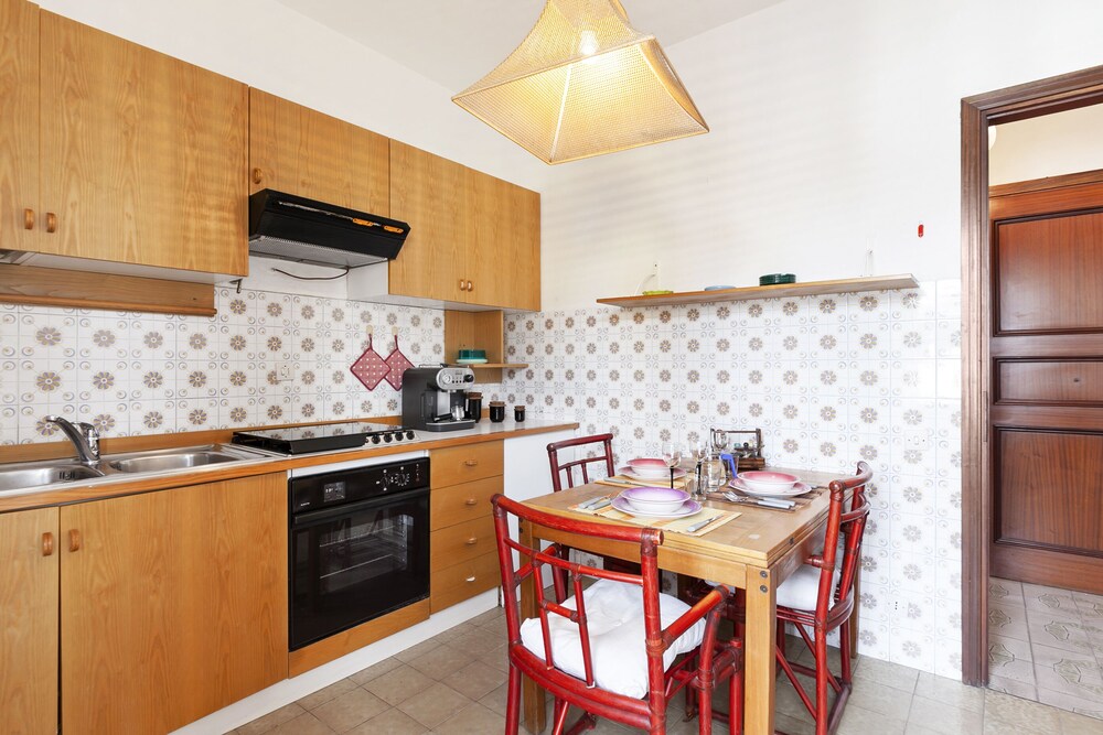 Pisa Hospital Apartment with Parking and Balcony view 3
