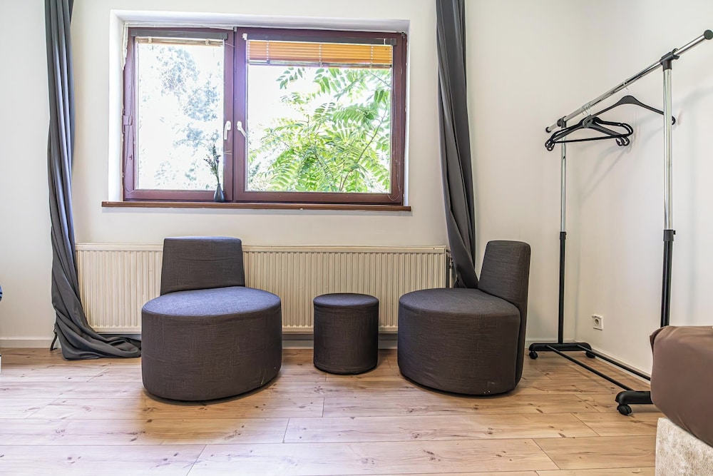 Cozy House Terrace &Garden Sleeps 34
