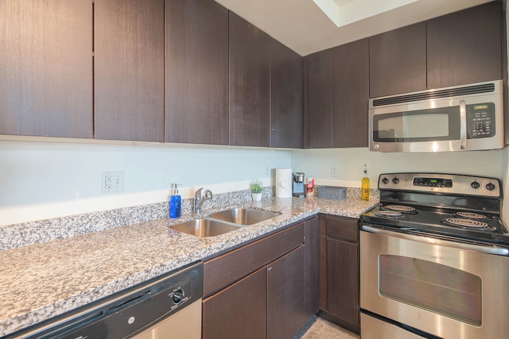 ROVE LIVING/KL - Roosevelt Point