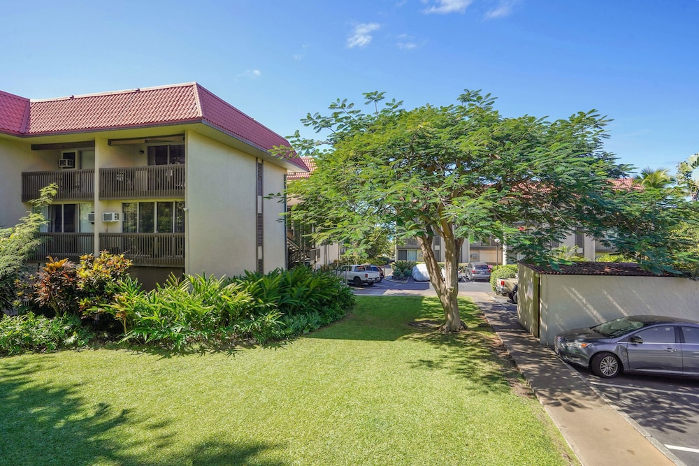 Airy Kailua-kona Condo < 1 Mi to Beach + Town