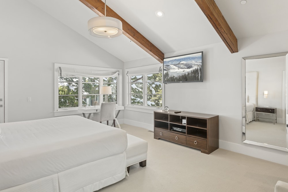 6977 Silver Lake Drive - 5 Bedroom Private Home with Hot Tub 5 Home