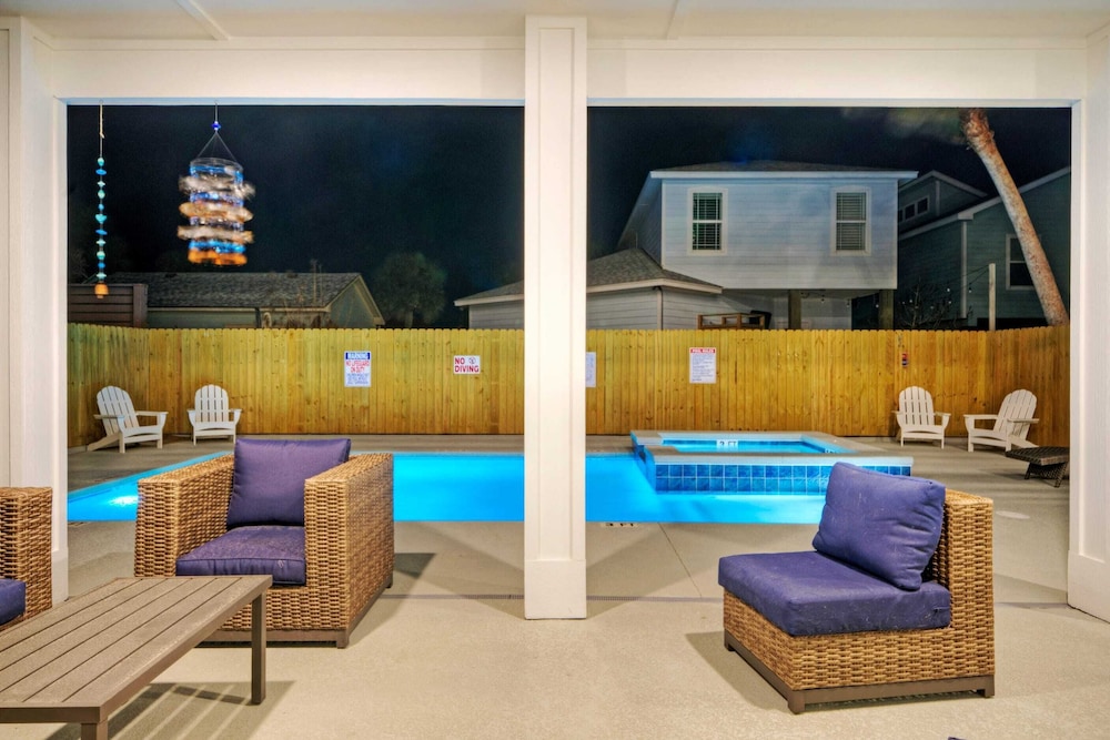 Private Pool+hot Tub, Near the Beach, Gulf Glimpse Marlin Cove by Avantstay