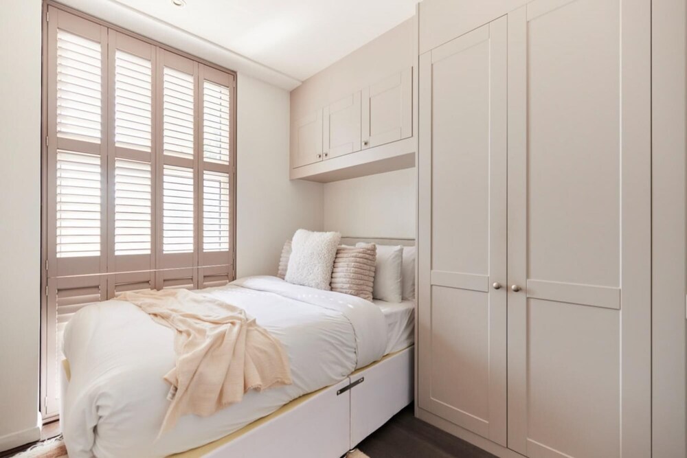 The Swiss Cottage Wonder - Glittering 2bdr House With Garden