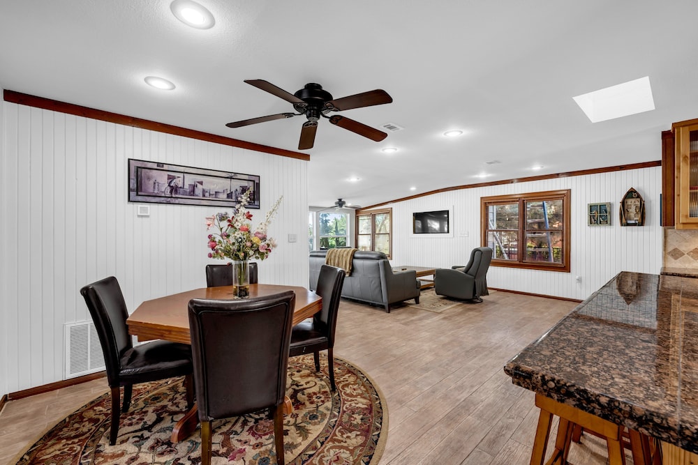 River Oaks Place