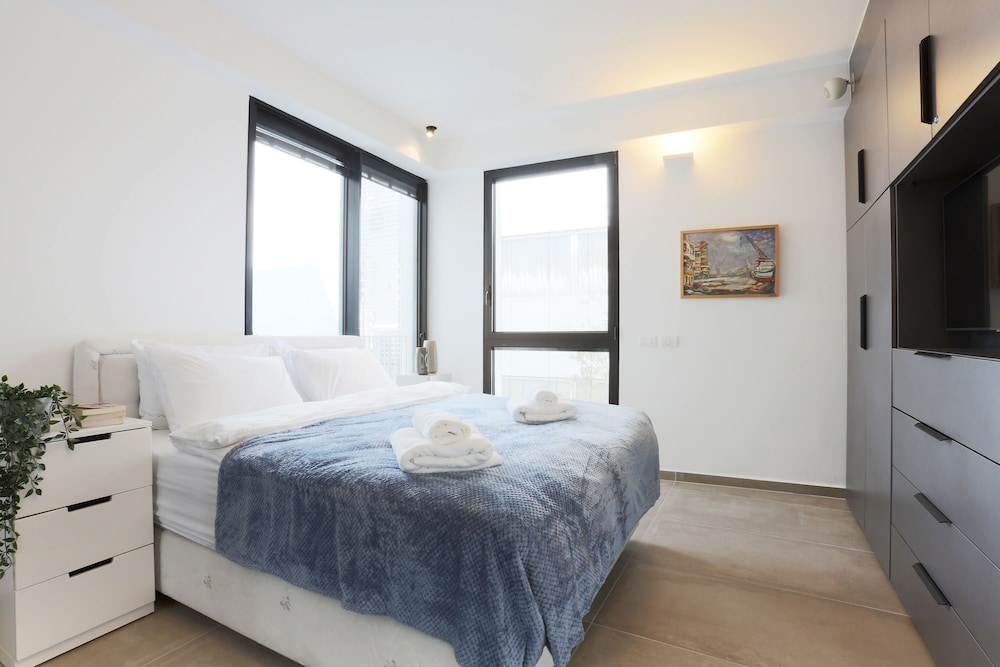 AirTLV - Nes Tziona Luxury By The Sea view 2
