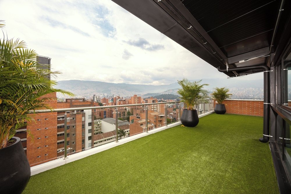Kyux Studios by MOME