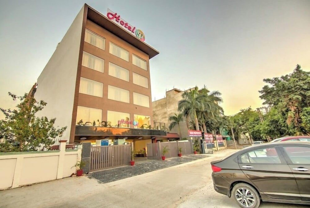 Hotel 91 Huda Premier