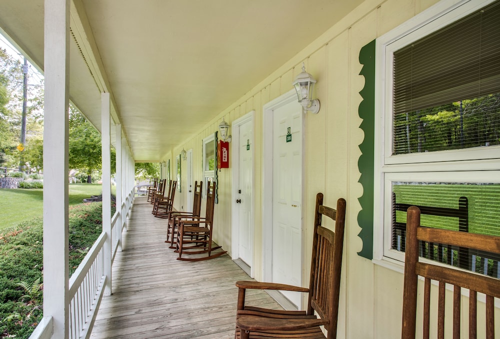 Boxwood Lodge