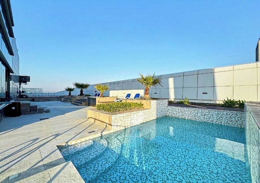 Cosmos Living Majestic Studio GCV2