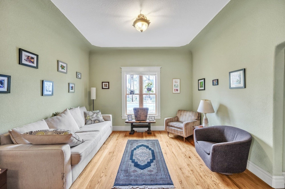 Stylish 2-story Home - Perfect Denver Location 2 Bedroom Home