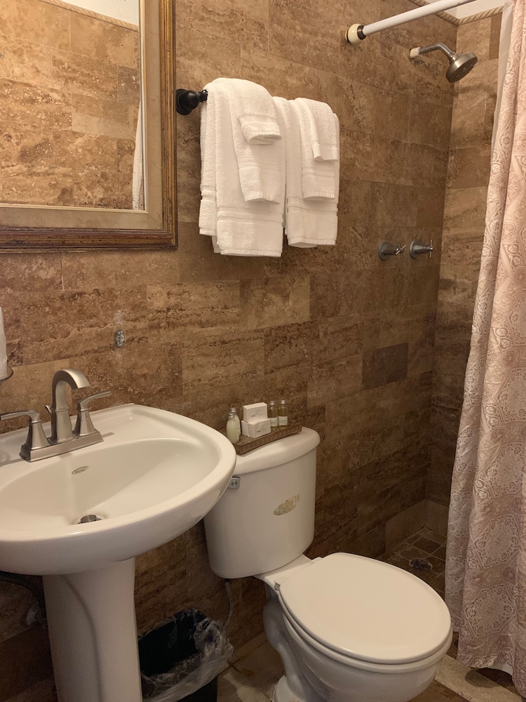 The Gallery Inn - Property Image 16