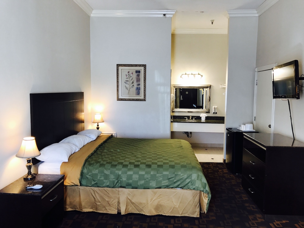 Castaic Inn Near Six Flags Magic Mountain - Property Image 26