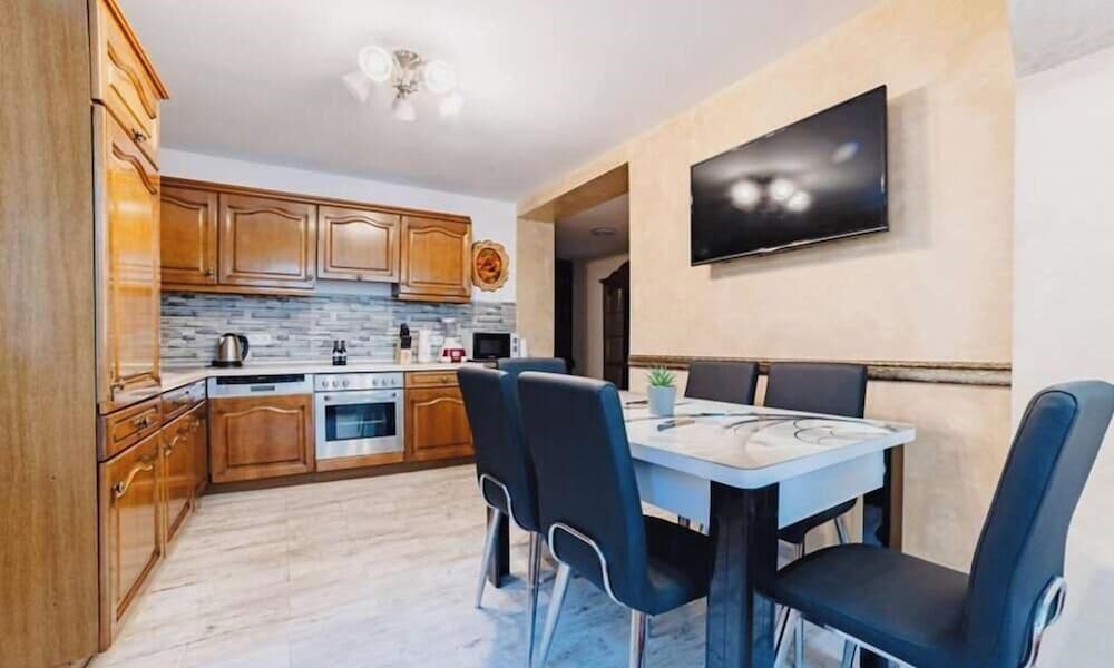 Noua Oasis BNB with parking