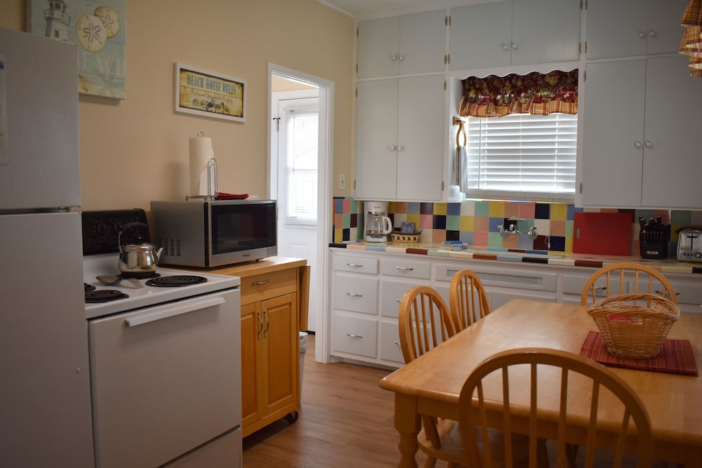340 Hollister 2 Bedroom Home by Redawning view 5