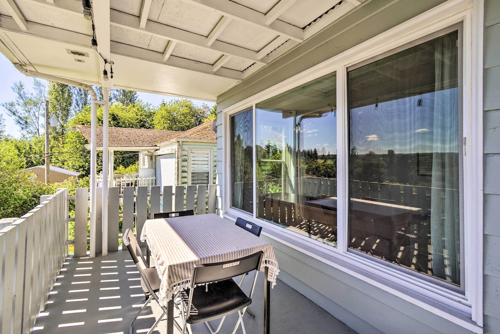 Scenic Bremerton Getaway w/ Spacious Deck! view 5