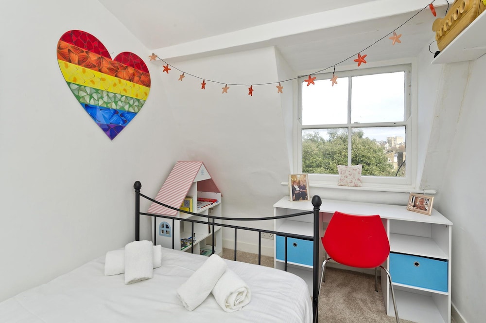 Historic Family Home Near Hampstead Heath by Underthedoormat