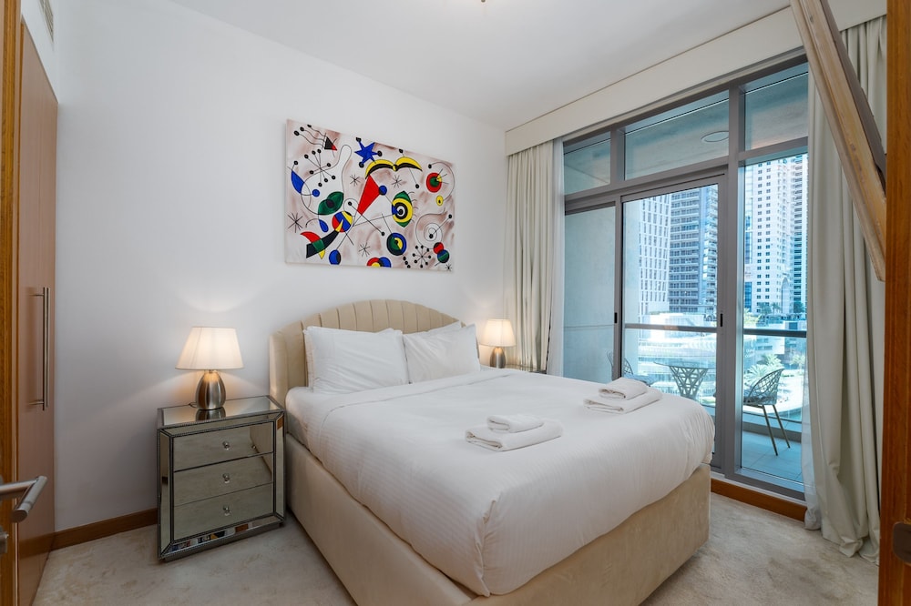 1BR Apt in Prime Location w Marina View Balcony