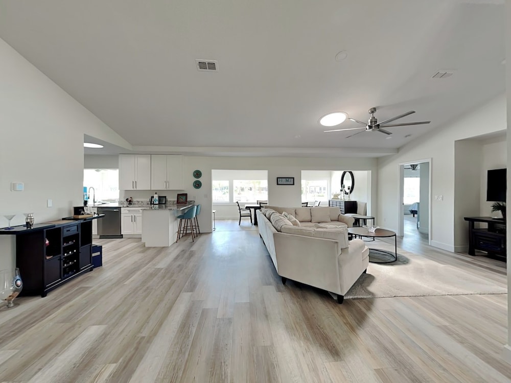 Dolphin View Oasis by Distinctive Beach Rentals