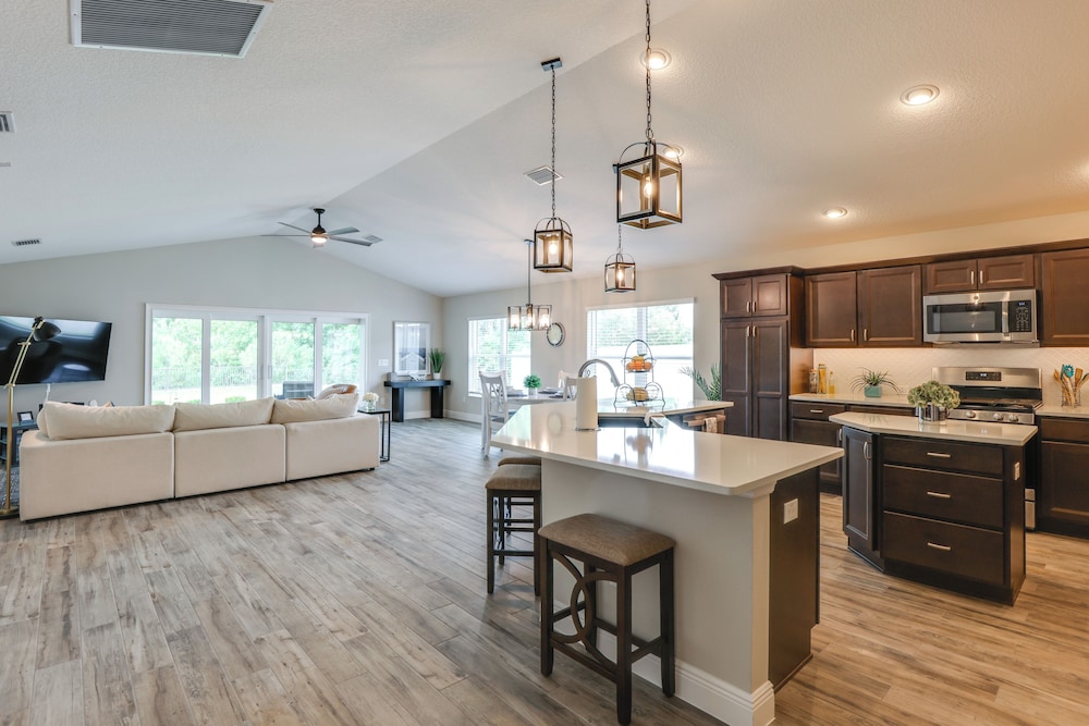 Golf Cart & Home Office: The Villages Retreat!