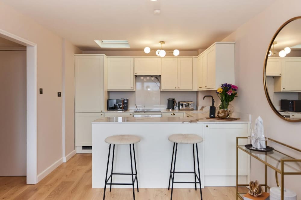 The Hyde Park Hideout - Beckoning 2bdr Flat