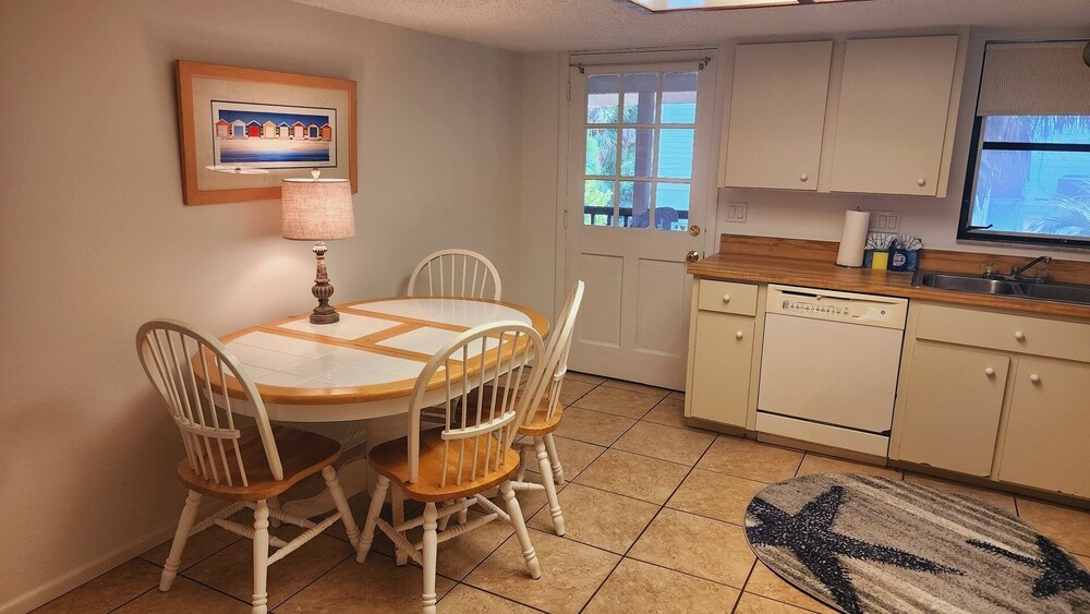 Vacationer's Duplex 2 Bedroom Apts by RedAwning